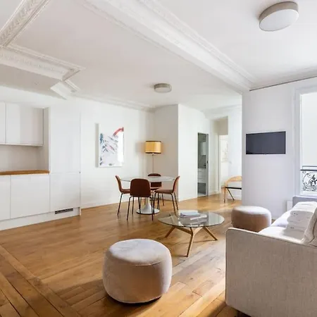 Eiffel Tower - New Renovated 4 People