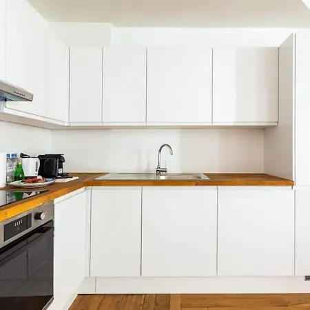 Eiffel Tower - New Renovated 4 People