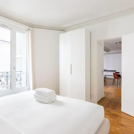 Eiffel Tower - New Renovated 4 People شقة