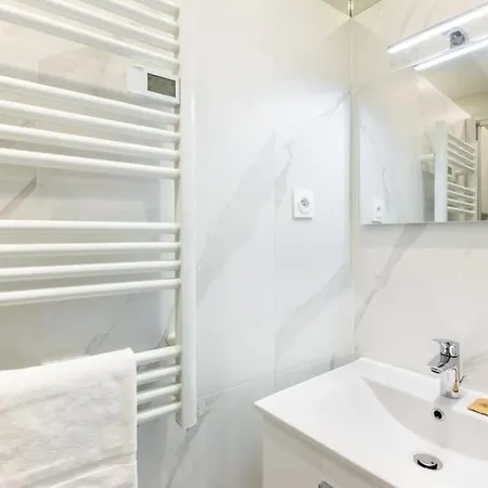 Eiffel Tower - New Renovated 4 People *