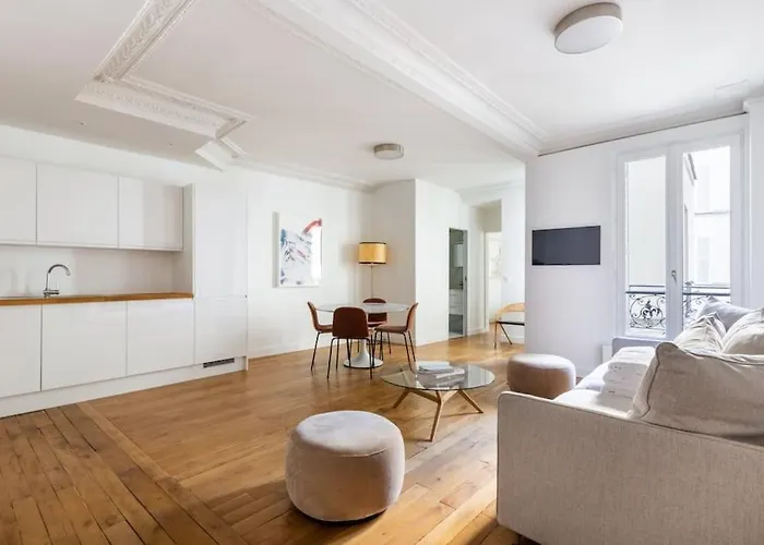 Eiffel Tower - New Renovated 4 People