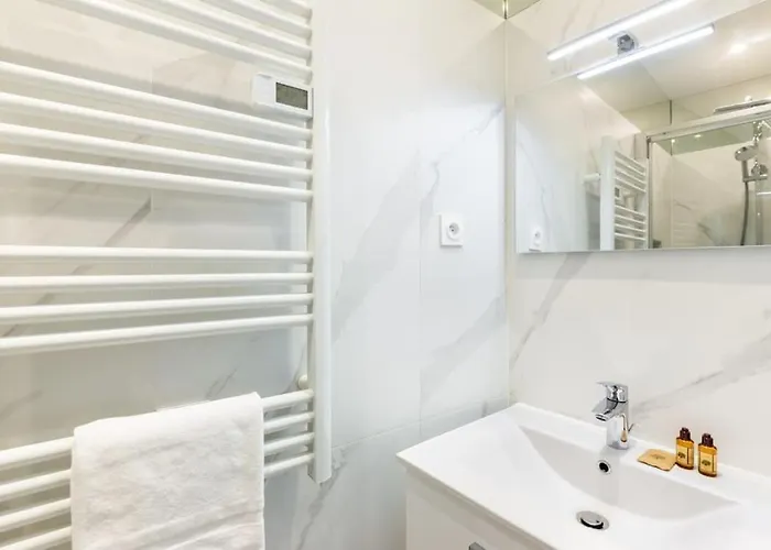 Eiffel Tower - New Renovated 4 People *